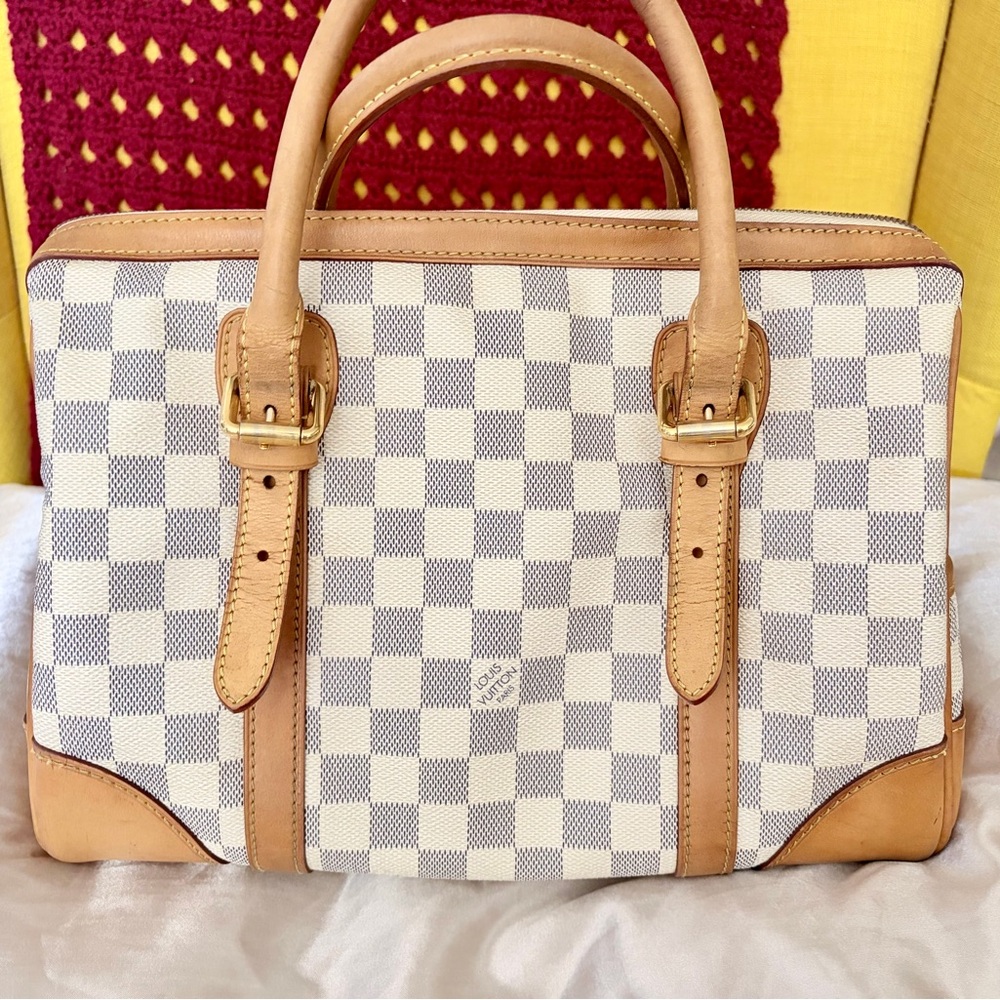 Authentic Louis Vuitton Berkely in Damier Azur - Picture 3 of 16